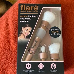 Light-Up Makeup Brush Set - Rose Gold and White